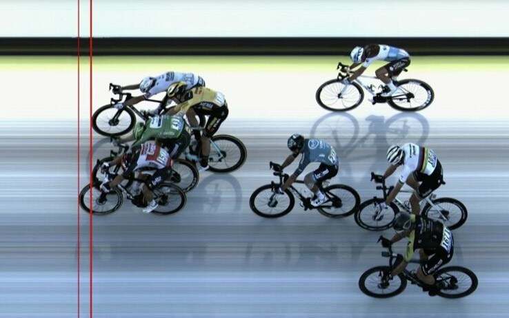 Il fotofinish sul traguardo di Poitiers tour