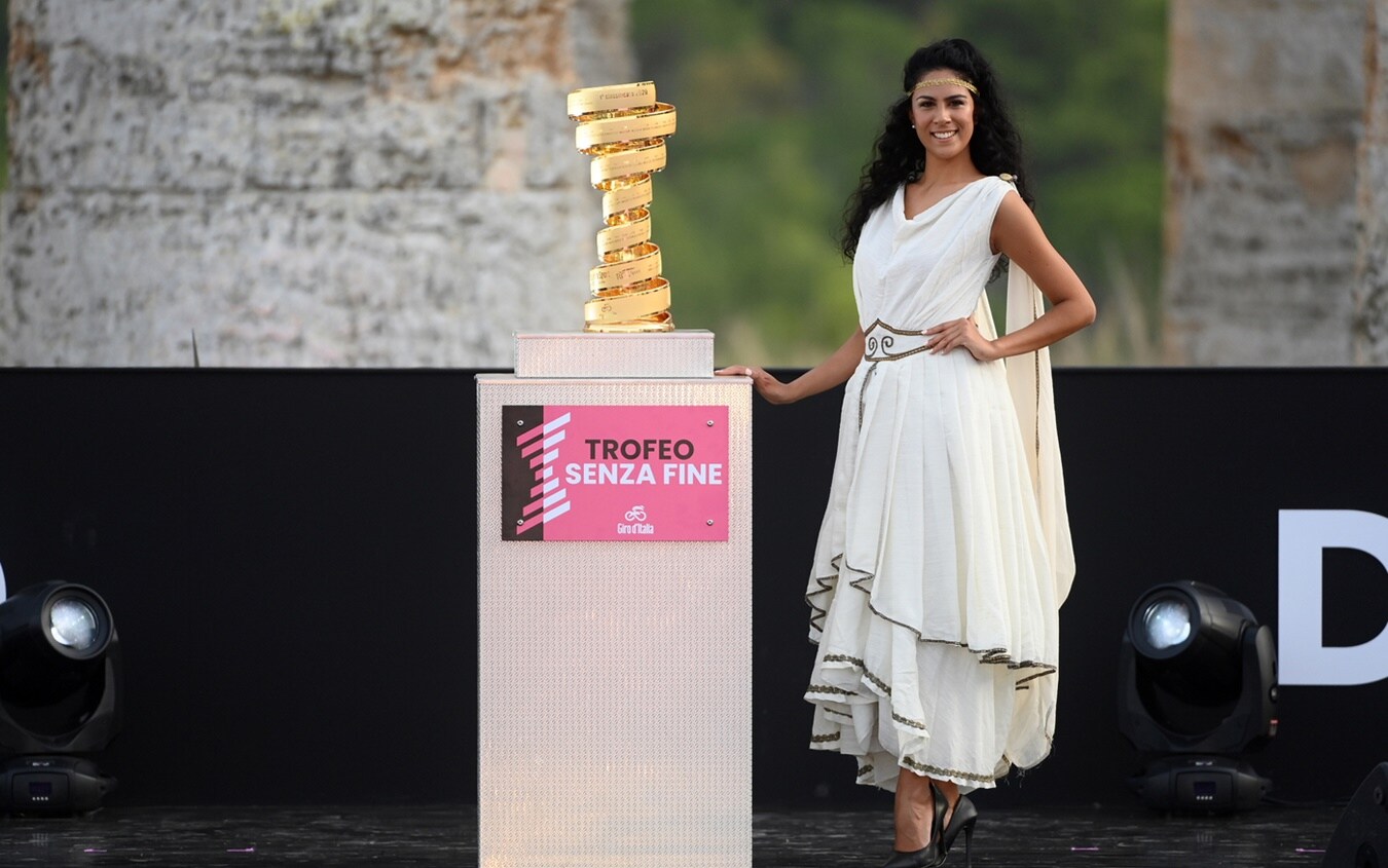 Uno scatto dalla cerimonia di apertura del Giro 2020 al Tempio greco di Segesta Giro d'Italia