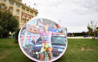 Giro a Cesenatico, due biglie giganti per Pantani