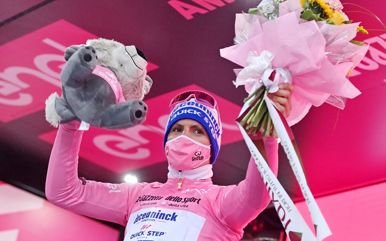 Il portoghese Joao Almeida sempre in maglia rosa Il portoghese Joao Almeida sempre in maglia rosa