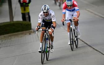 Giro delle Fiandre, ciclista squalificato per aver lanciato in strada una  borraccia - Ciclismo