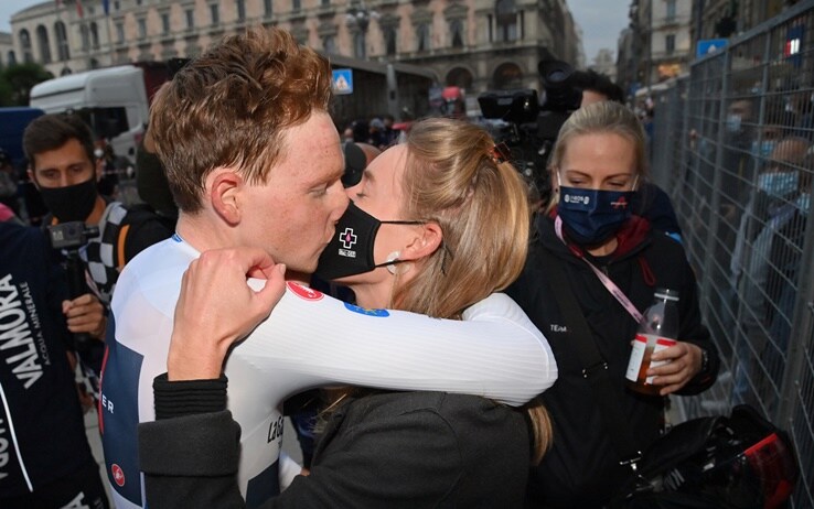 Tao Geoghegan Hart e Hannah Barnes