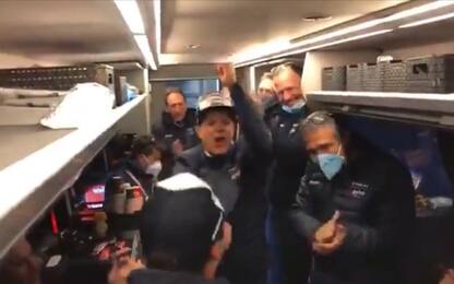 Stuyven, che festa sul bus dopo la Sanremo! VIDEO
