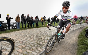 Rinviata la Parigi-Roubaix: si correrà a ottobre