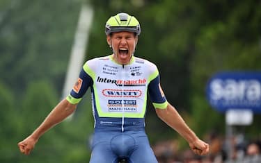 Giro, 3^ tappa: vince Van der Hoorn, Ganna in rosa