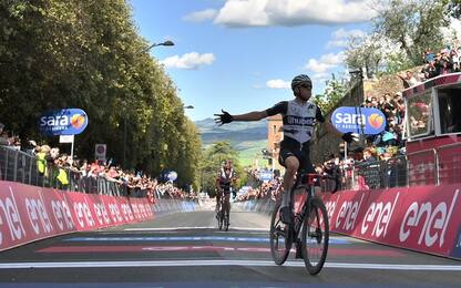 Schmid vince a Montalcino, Bernal sempre più rosa