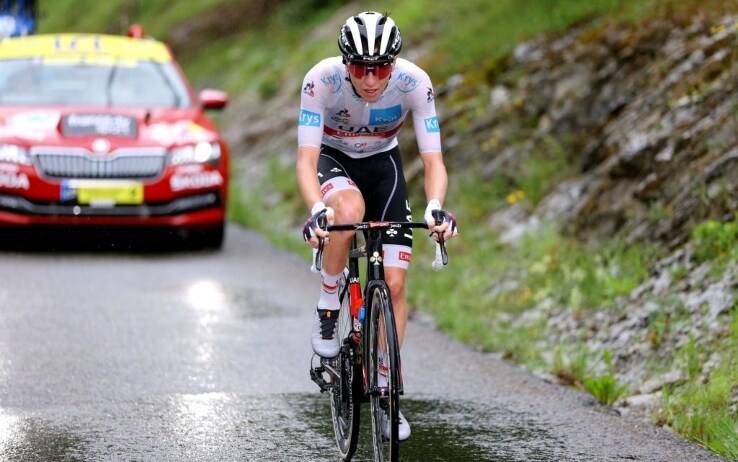 Tadej Pogacar in fuga nell'ottava tappa del Tour de France