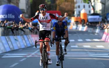 Giro di Lombardia 2021, Tadej Pogacar vince davanti a Fausto Masnada