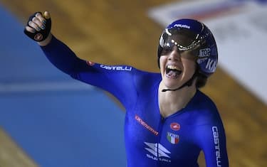 Italy's Martina Fidanza celebrates after winning the women's Scratch Race during the UCI Track Cycling World Championships at Jean-Stablinski velodrome in Roubaix, northern France, on October 20, 2021. (Photo by FRANCOIS LO PRESTI / AFP) (Photo by FRANCOIS LO PRESTI/AFP via Getty Images)