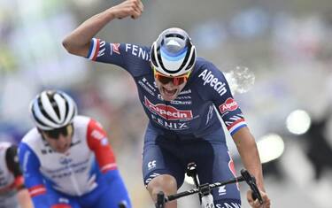 Van der Poel vince il Giro delle Fiandre