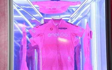 Giro d'Italia, ecco la nuova maglia rosa. FOTO