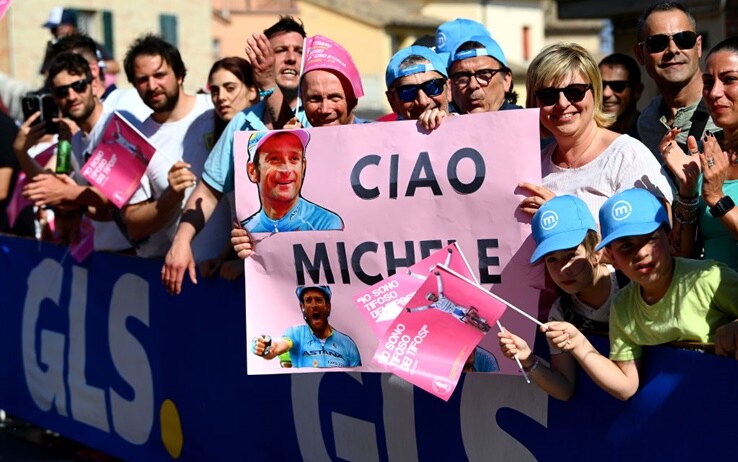 Filottrano: omaggio del Giro a Michele Scarponi