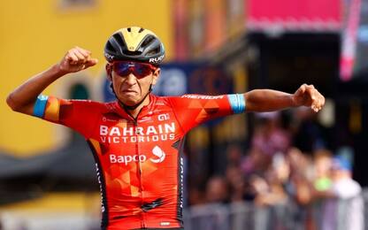 Buitrago vince 17^ tappa, Carapaz maglia rosa