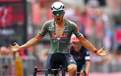 De Bondt vince la 18^ tappa, Carapaz resta in rosa