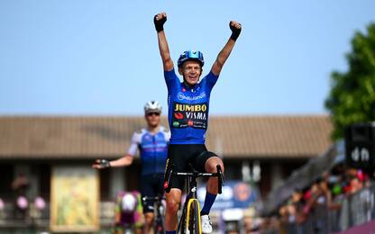 Bouwman vince la 19^ tappa, Carapaz ancora in rosa