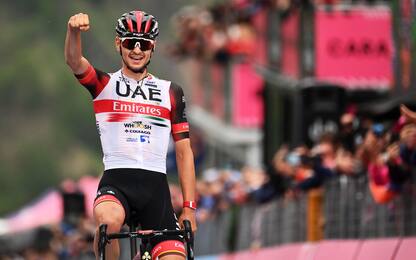 Covi vince la 20^ tappa, Hindley nuova maglia rosa