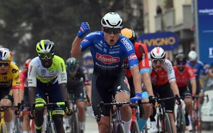 Philipsen vince la 3^ tappa, Ganna ancora leader