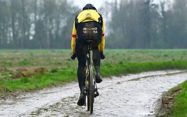 Fango, polvere e pavé: l'inferno della Roubaix