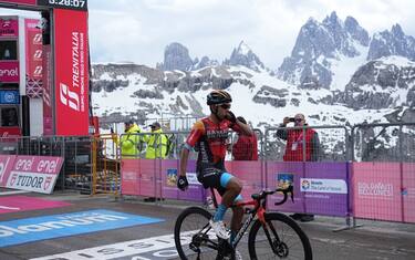 Buitrago vince sulle Tre Cime, Thomas in rosa