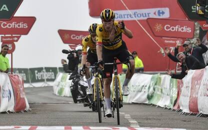 Vuelta, Roglic vince 17^ tappa. Kuss maglia rossa
