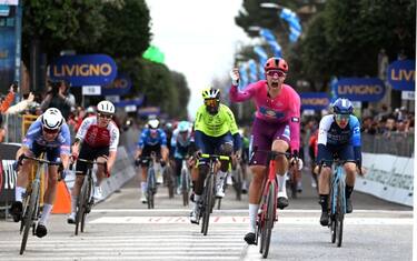 Tirreno-Adriatico, tappa e maglia per Milan