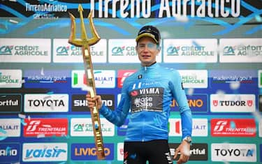 Tirreno-Adriatico a Vingegaard. Milan vince tappa