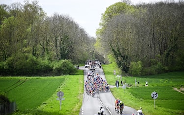 Parigi-Roubaix LIVE: Viviani e Milan si ritirano