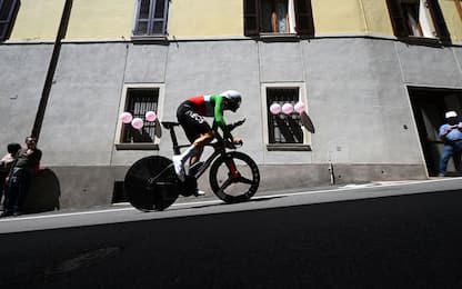 Giro LIVE, c'è la crono: Ganna vola con 35'02''
