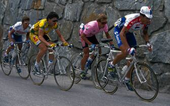 © Delmati/LaPresse
02-06-1992 Busalla (GE), Italia
Sport- Ciclismo
Giro d'Italia 1992
Nella foto: MIGUEL INDURAIN precede Evgenj Berzin e Gianni Bugno.