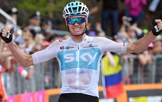 British rider Chris Froome of Team Sky celebrates as he crosses the finis line to win  the ninteenth stage of the Giro d'Italia cycling race, over 185 km from Venaria Reale to Bardonecchia, in Bardonecchia, Italy, 25 May 2018. ANSA/DANIEL DAL ZENNARO