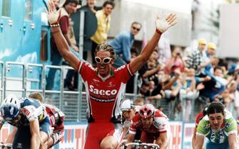 © Bucco/LaPresse
23-05-1998 Matera, Italia
Sport-Ciclismo
Giro d'Italia 1998
Nella foto: MARIO CIPOLLINI.