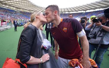 Totti, un super regalo per Ilary: "Ti amo". VIDEO