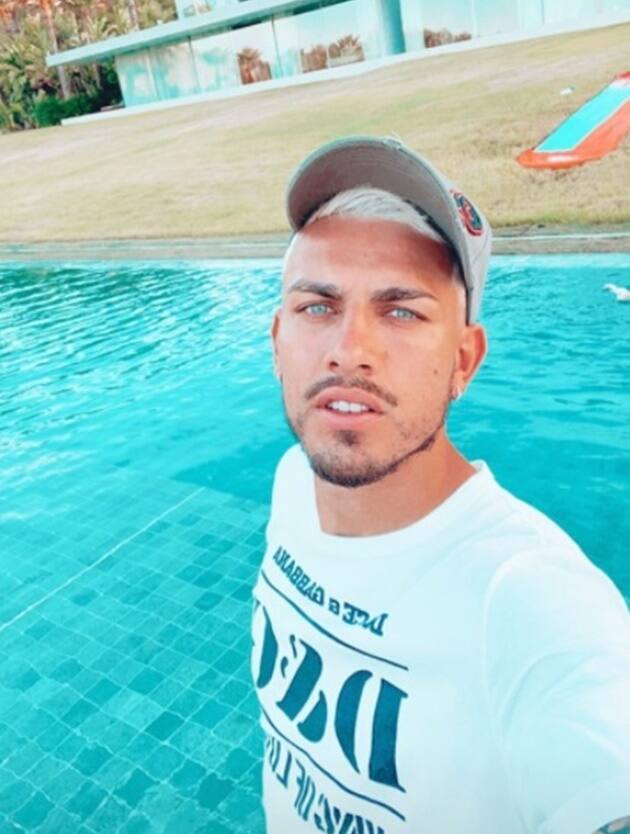 Icardi, nuovo look in vacanza con Wanda e Neymar a Ibiza: capelli