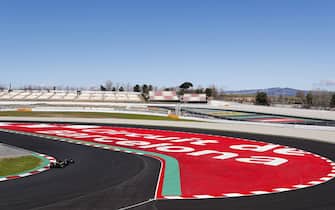 Circuit de Catalunya, Barcelona, Spain.Tuesday 06 March 2018.A scenic view of Barcelona, featuring Nico Hulkenberg, Renault Sport F1 Team R.S. 18. World Copyright: Steven Tee/LAT Imagesref: Digital Image _W4I6473