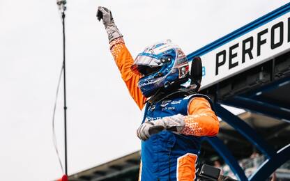 500 miglia, Dixon firma pole e record