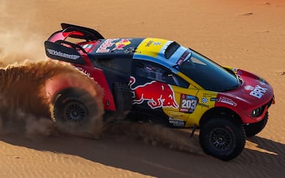 Dakar, Loeb vince la 7^ tappa e accorcia su Sainz