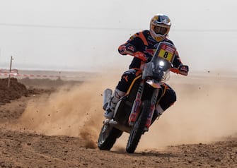 epa10383784 Toby Price of Australia in action during the prologue of the Dakar Rally 2023 at Sea Camp, Saudi Arabia, 31 December 2022. The 2023 Dakar Rally runs from 31 December 2022 to 15 January 2023.  EPA/ANDREW EATON