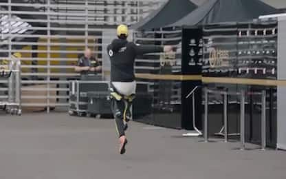 Ricciardo, dove vai? Saltella al paddock. VIDEO