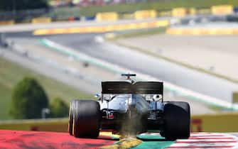 SPIELBERG, AUSTRIA - JUNE 30: Lewis Hamilton of Great Britain / Mercedes AMG Petronas F1 Team in turn 1 at the F1 Grand Prix of Austria at Red Bull Ring on June 30, 2019 in Spielberg, Austria. (Photo by Johannes Schedl/SEPA.Media /Getty Images)