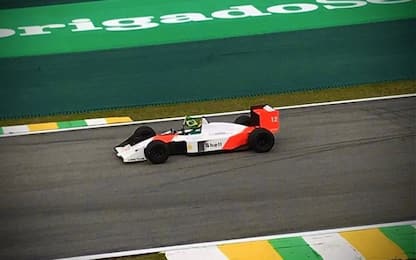 Emozione Senna: Bruno sulla MP4/4 di Ayrton