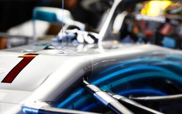 Abu Dhabi, Hamilton in pista col numero 1. VIDEO