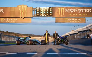 Rossi-Hamilton, scambio a Valencia. FOTO e VIDEO