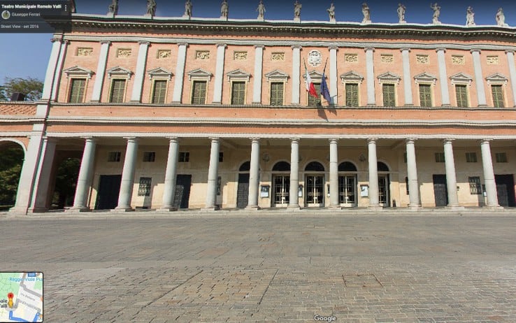 Il Teatro Romolo Valli di Reggio Emilia (foto Google Street)