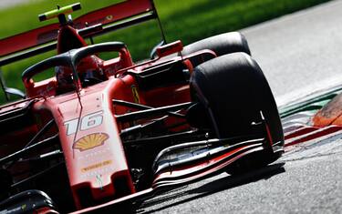 Ferrari, test Pirelli a Jerez con la SF90