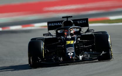 Test, livrea provvisoria Renault total black. FOTO
