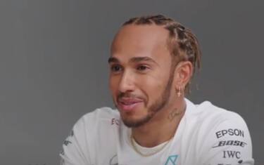 Hamilton: "Ferrari super, ma sto bene in Mercedes"
