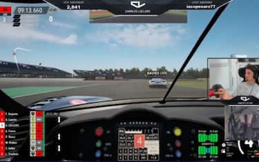 Leclerc-Rossi, sfida virtuale a Silverstone. VIDEO