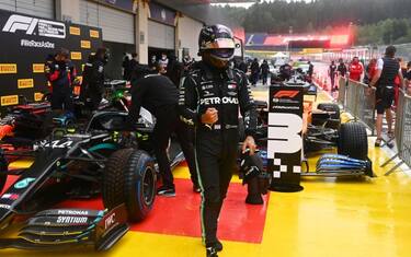 Pole Hamilton, Leclerc eliminato e investigato