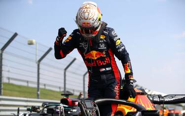 Silverstone, vince Verstappen. Leclerc 4°