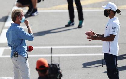 Hamilton-Rosberg, chiaccherata al paddock. VIDEO